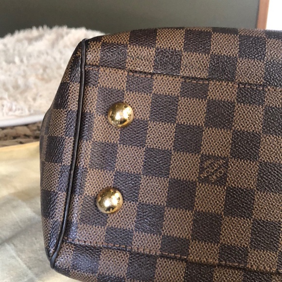 Louis Vuitton - Picture 1 of 8